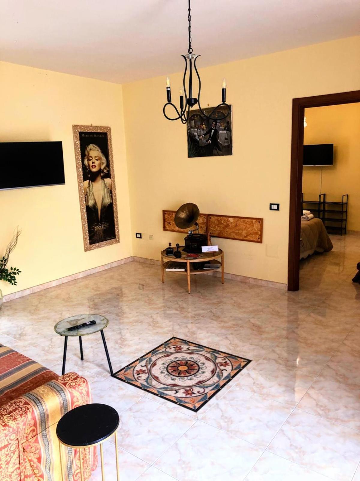 مبيت وإفطار كازيرتا Di Padre In Figlio المظهر الخارجي الصورة